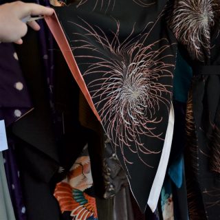 Lyhennetty musta-kukikas kimono #510