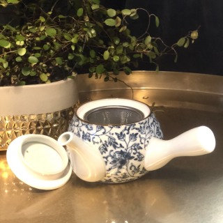 Japanilaistyylinen teepannu sinivalkoinen