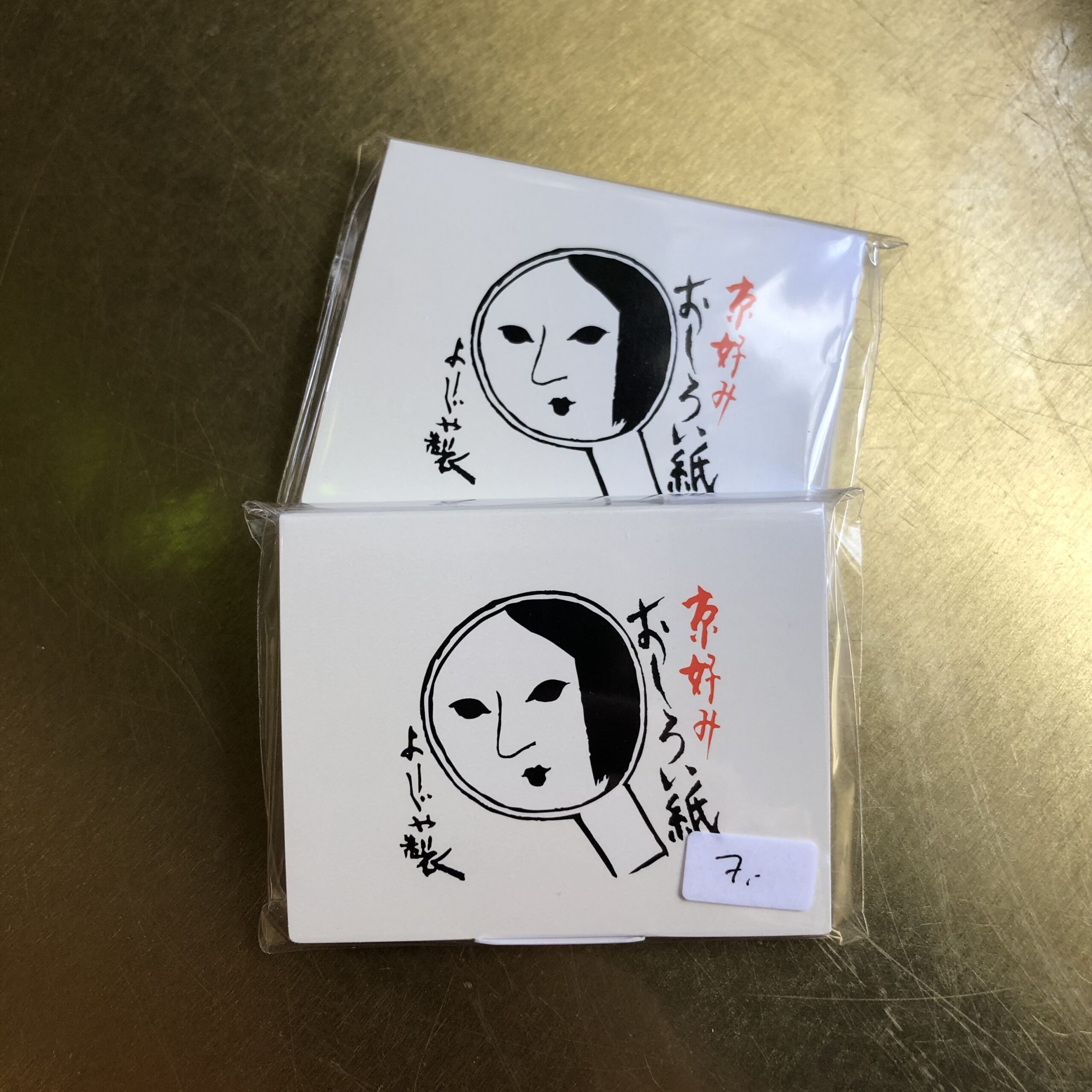 Puuteripaperi helmiäinen