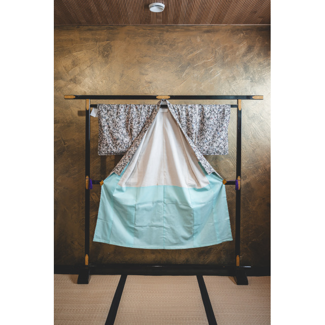 Vaalea komon vihertävällä ornamenttikuviolla #539