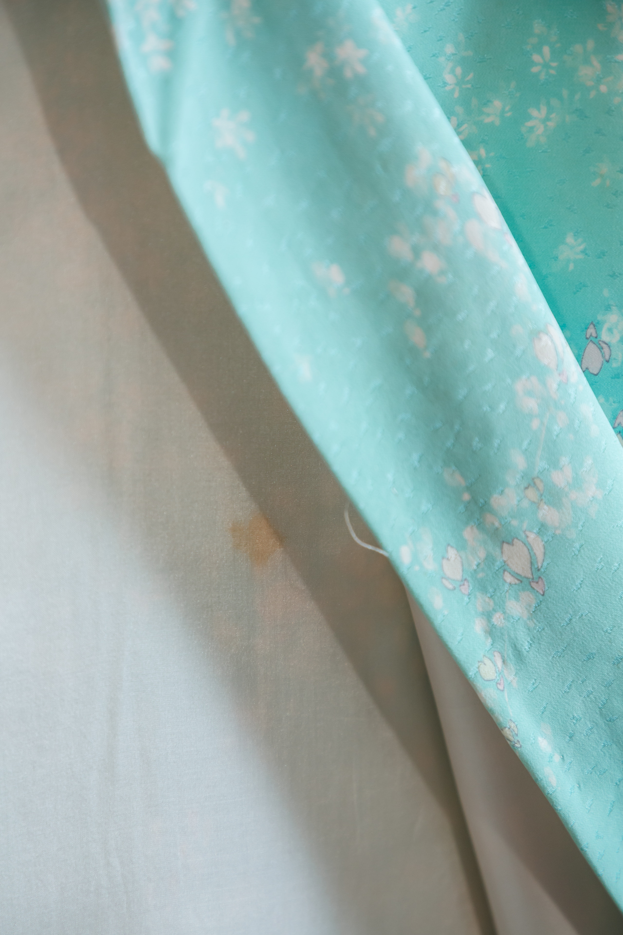 Vaaleansininen komon pienillä valkoisilla kukilla #537 - Image 4