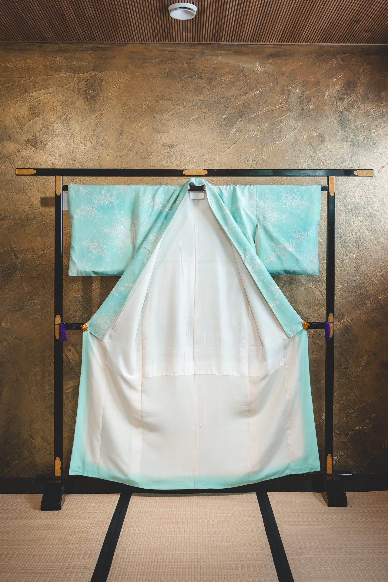 Vaaleansininen komon pienillä valkoisilla kukilla #537 - Image 2