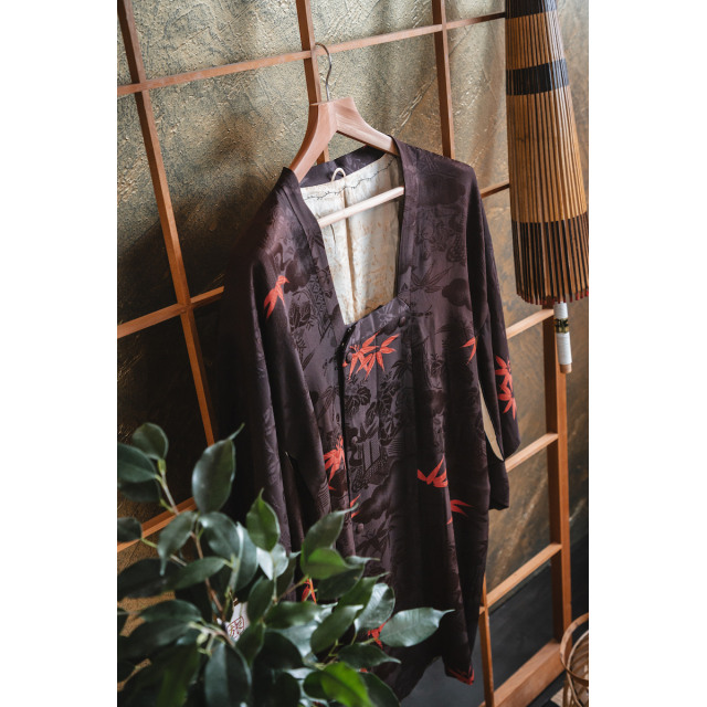 Musta michiyuki punaisilla bambunlehdillä #165