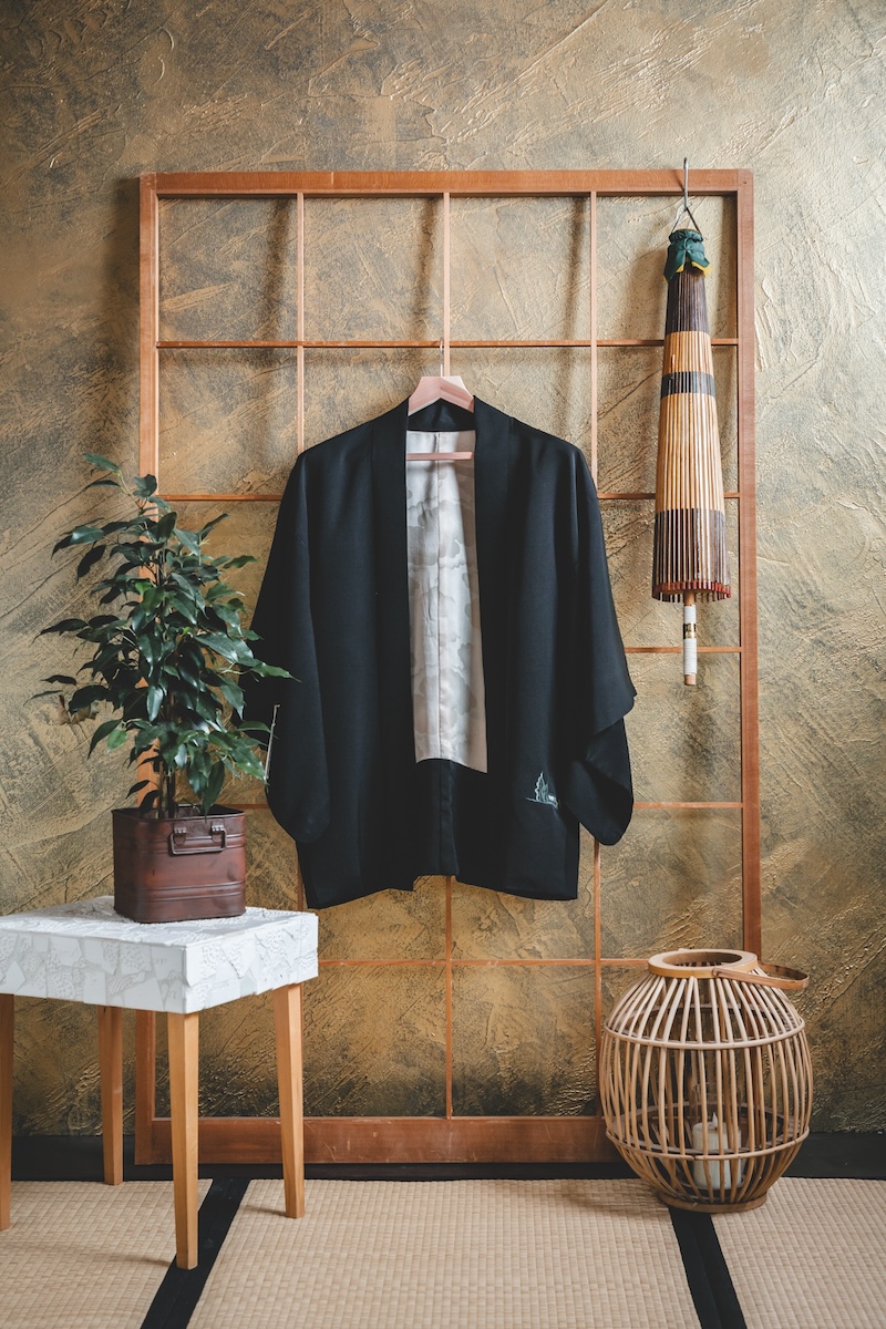 Musta haori sinisävyisellä maisemalla #163 - Image 2