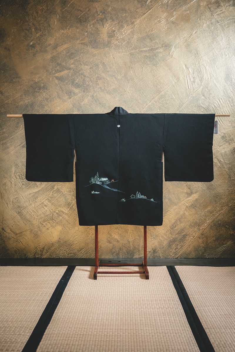 Musta haori sinisävyisellä maisemalla #163 - Image 4