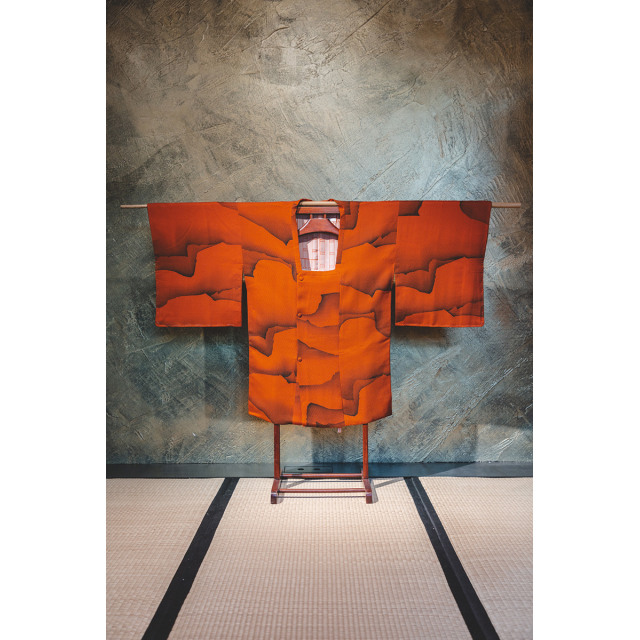 Oranssi michiyuki abstraktilla maisemalla #159