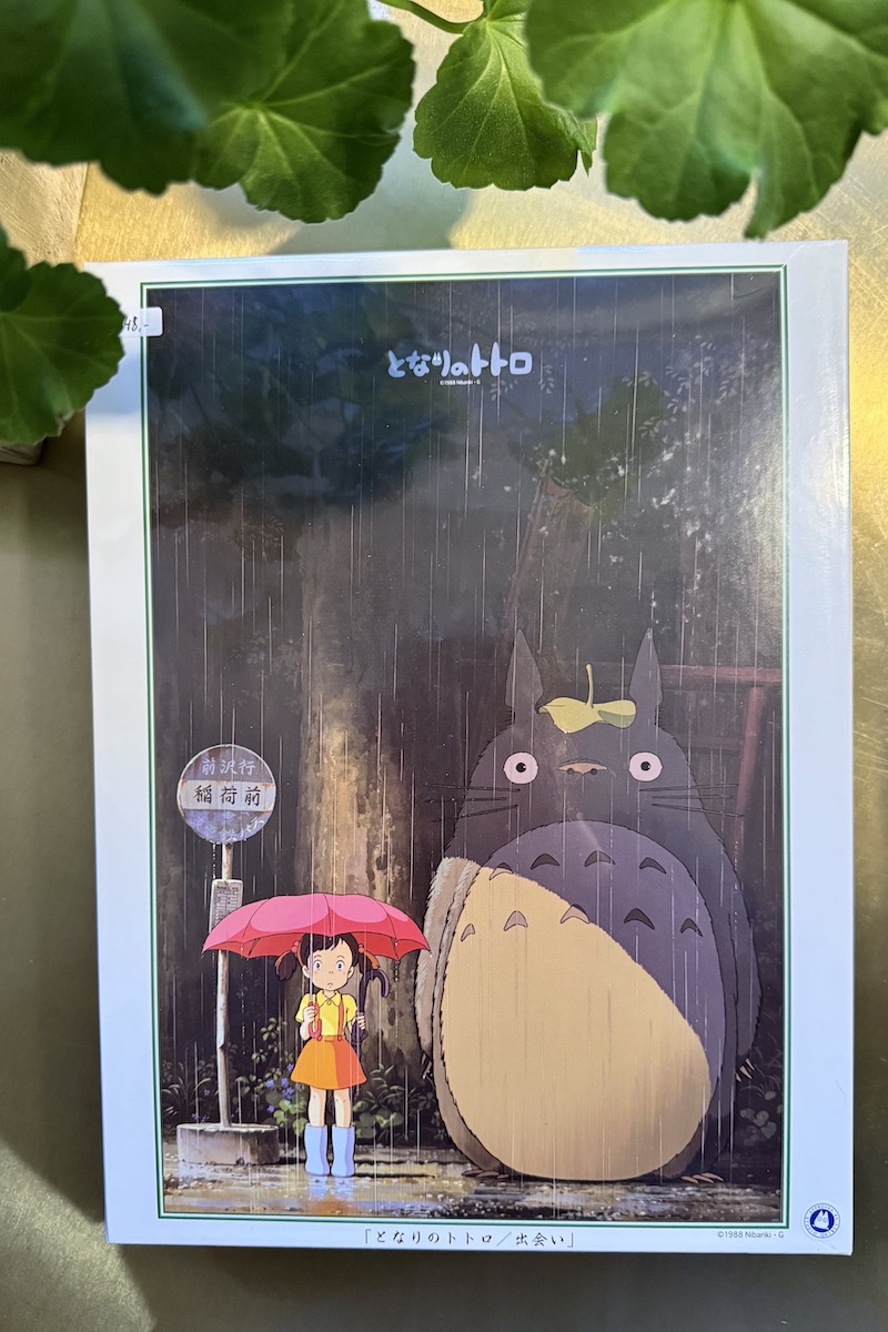 Iso Totoro-palapeli, bussipysäkki