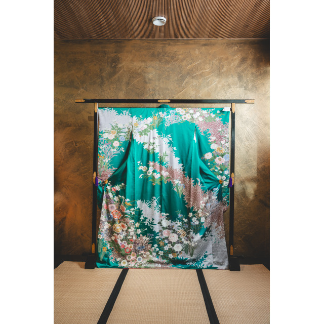 Turkoosi furisode runsailla kukilla #544