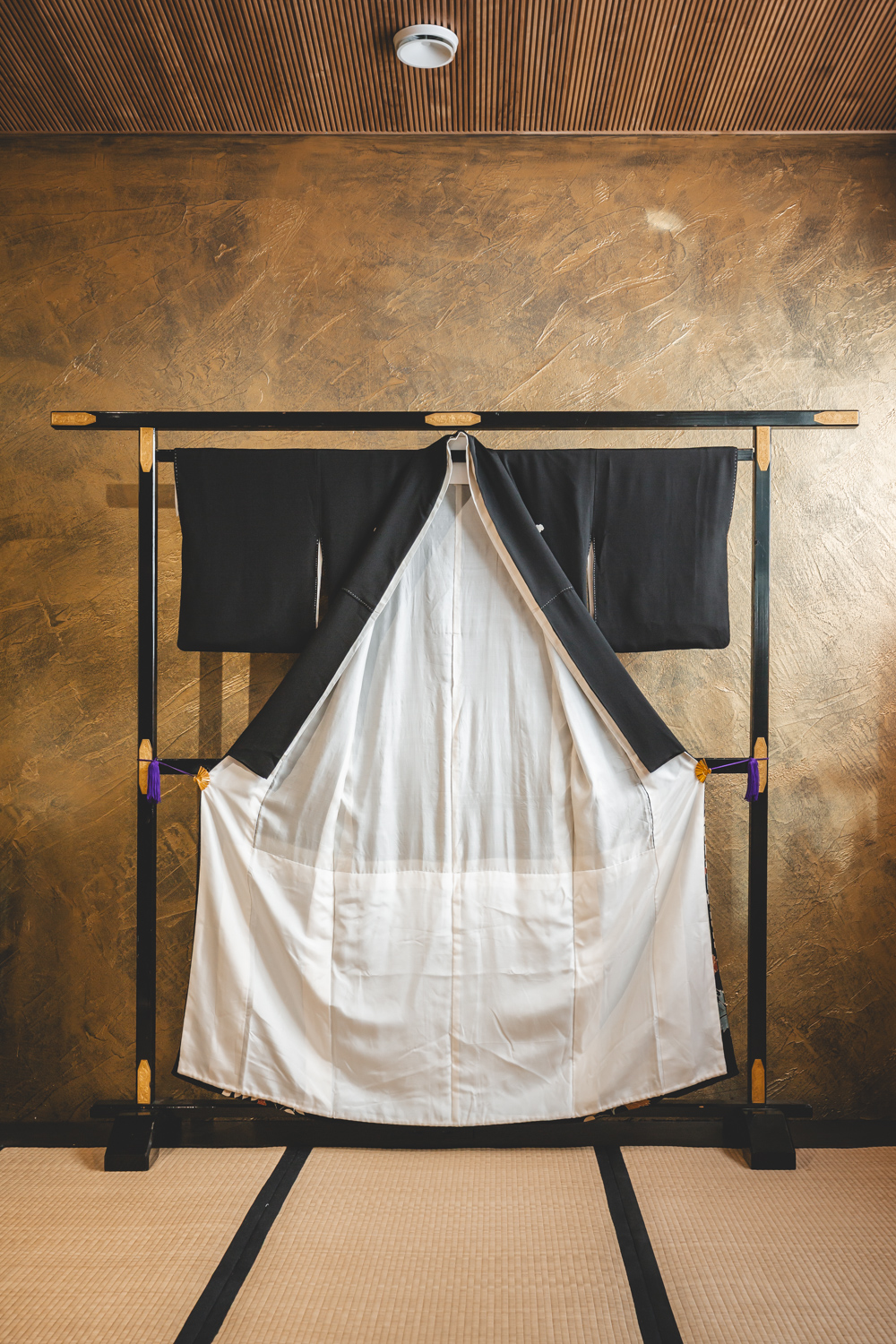 Kurotomesode kukkapyörteellä #550 - Image 4