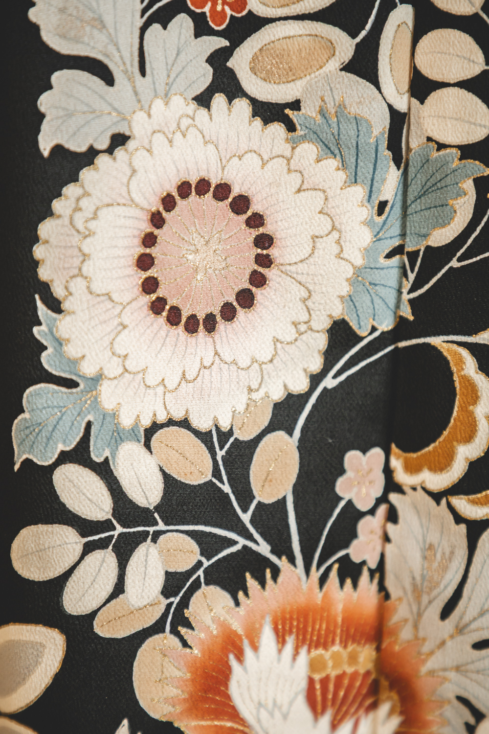 Kurotomesode kukkapyörteellä #550 - Image 5