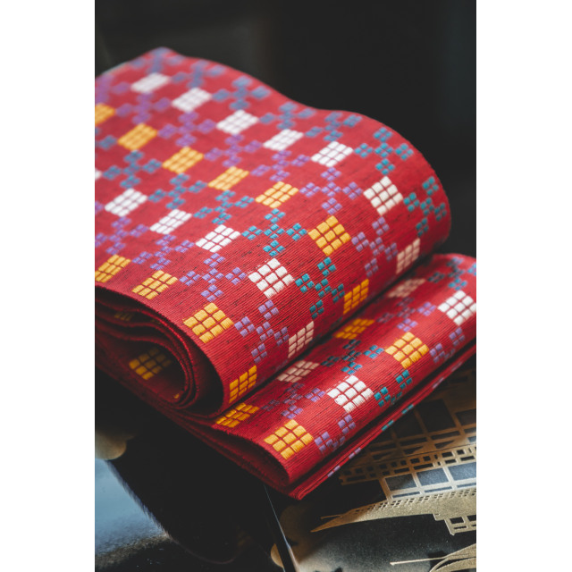 Punainen hanhaba-obi ruutukuviolla #605