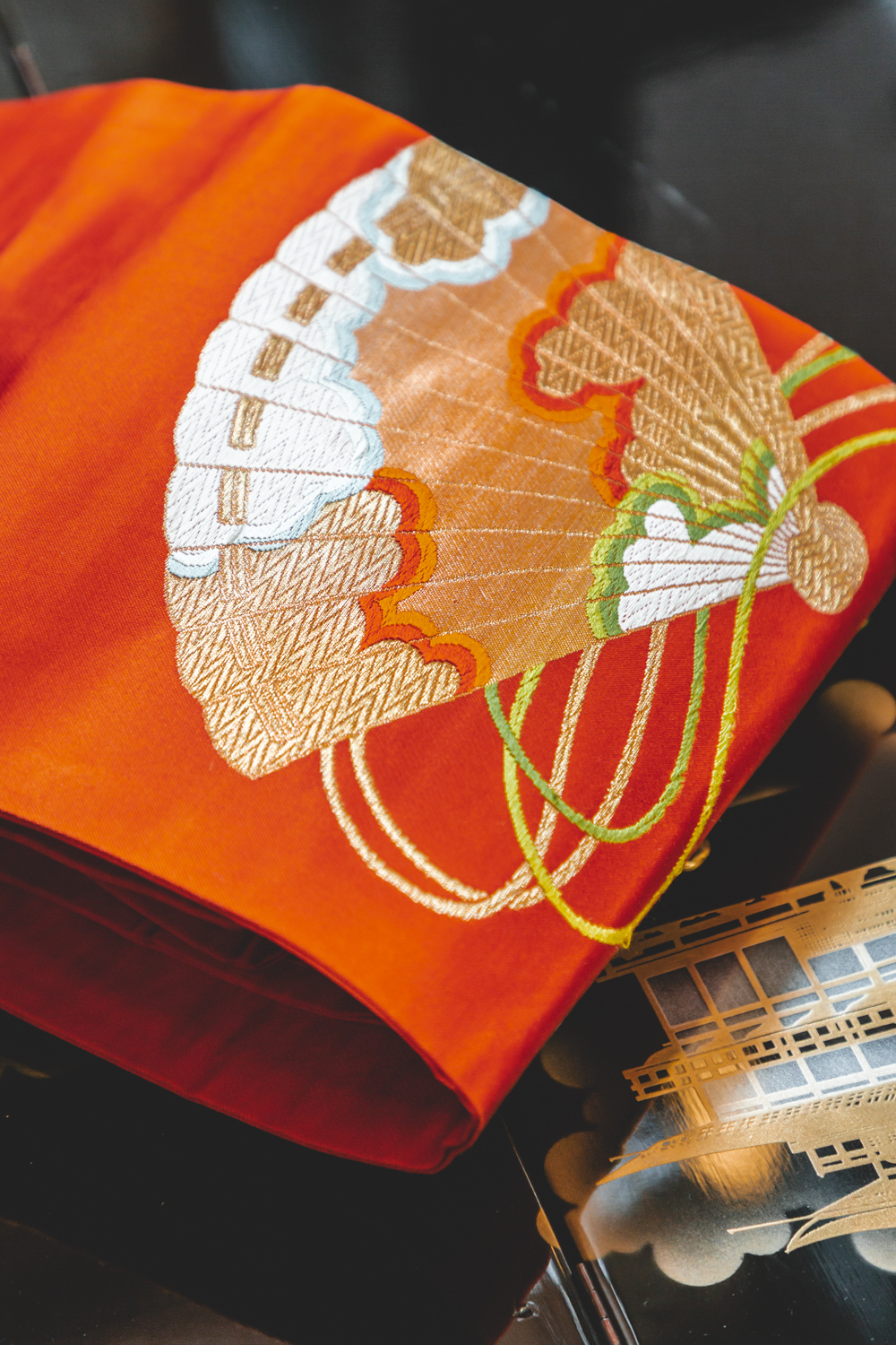 Oranssi nagoya-obi viuhkakuviolla #610