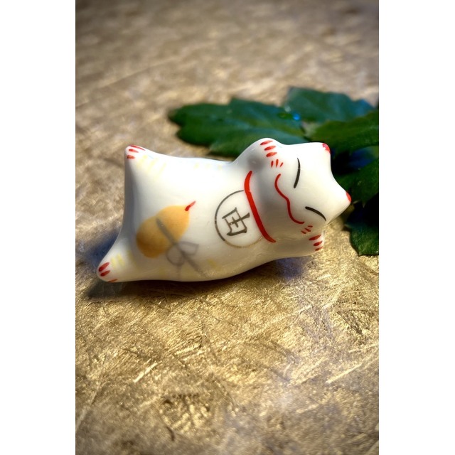 Onnenkissa syömäpuikkoteline