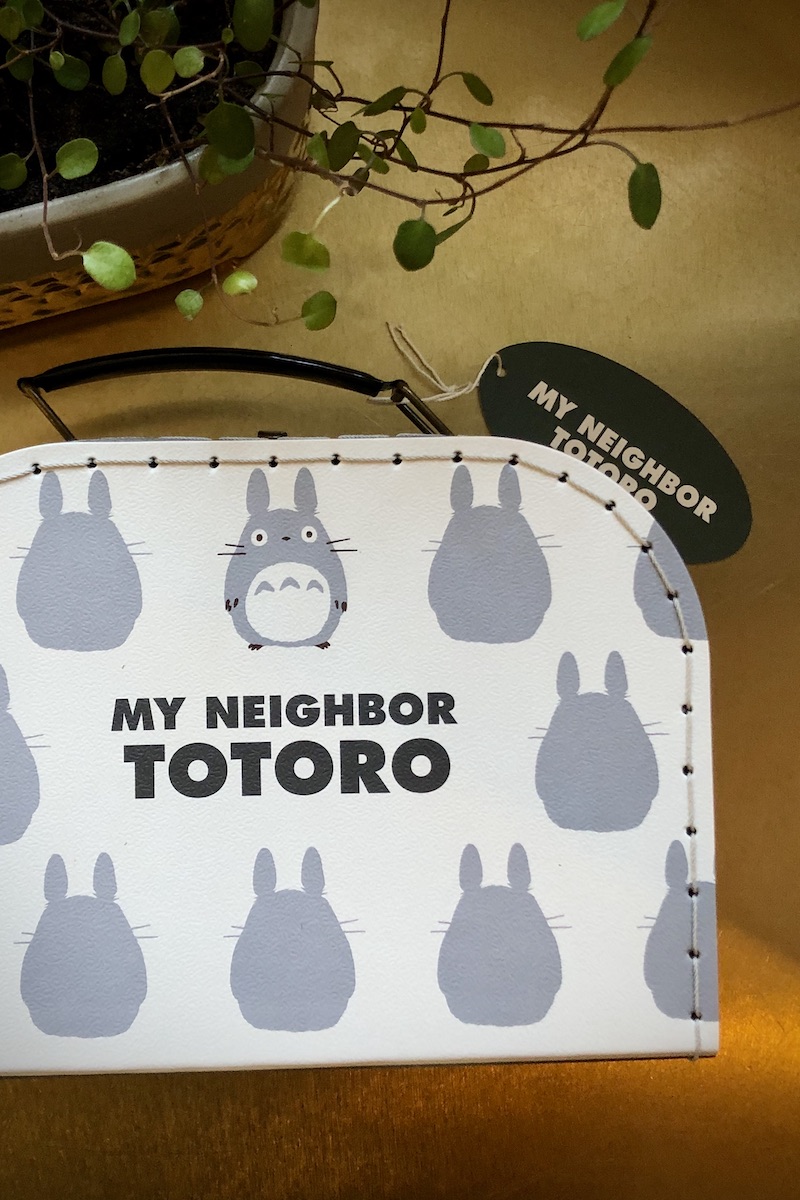 Harmaa Totoro-salkku, suuri 14x20cm