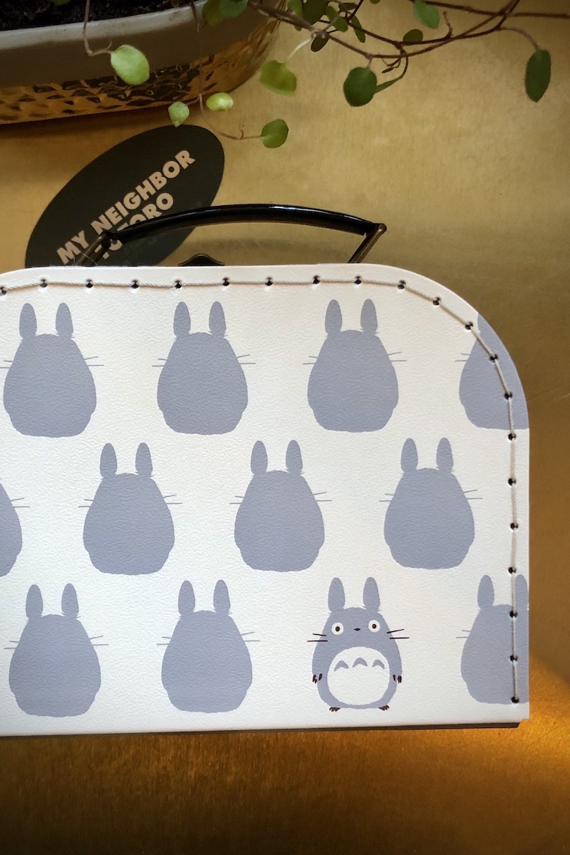 Harmaa Totoro-salkku, suuri 14x20cm - Image 2