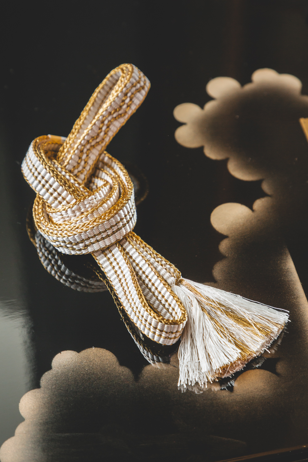 Valkoinen obijime kultaisella aaltokuviolla #320