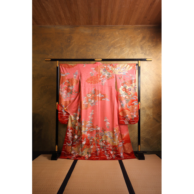 Roosa furisode kukilla ja perhosilla #551