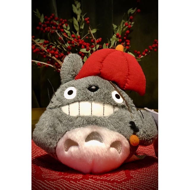 Totoro sateenvarjon kanssa 15 cm