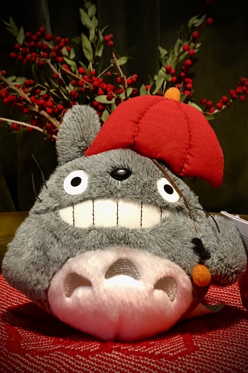 Totoro sateenvarjon kanssa 15 cm