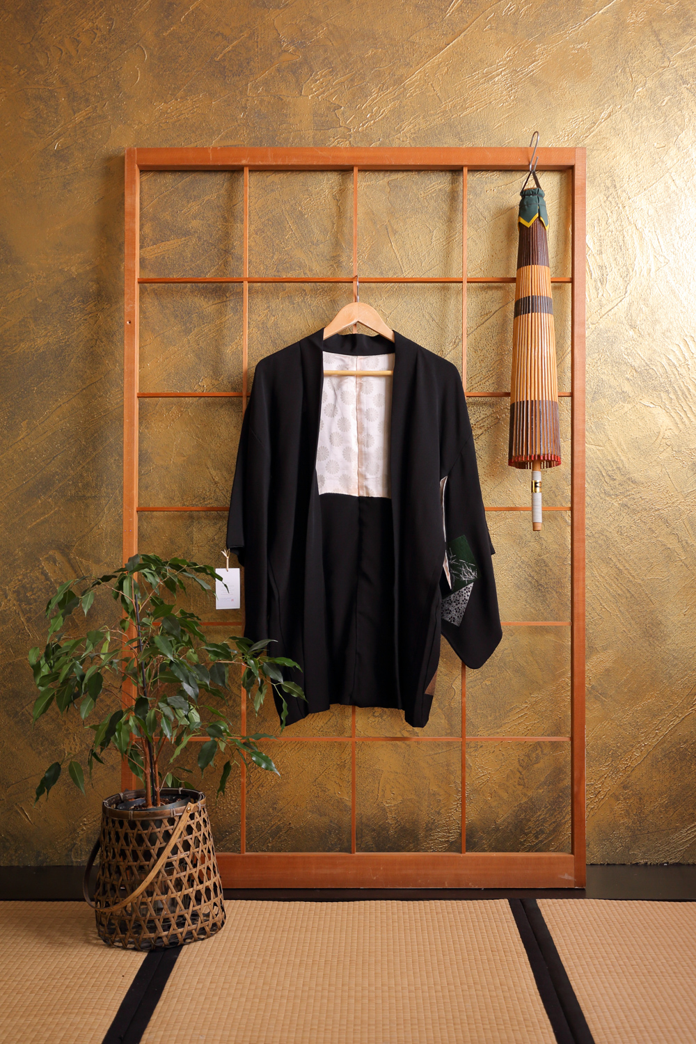 Musta haori retrohenkisillä neliöillä #206 - Image 2