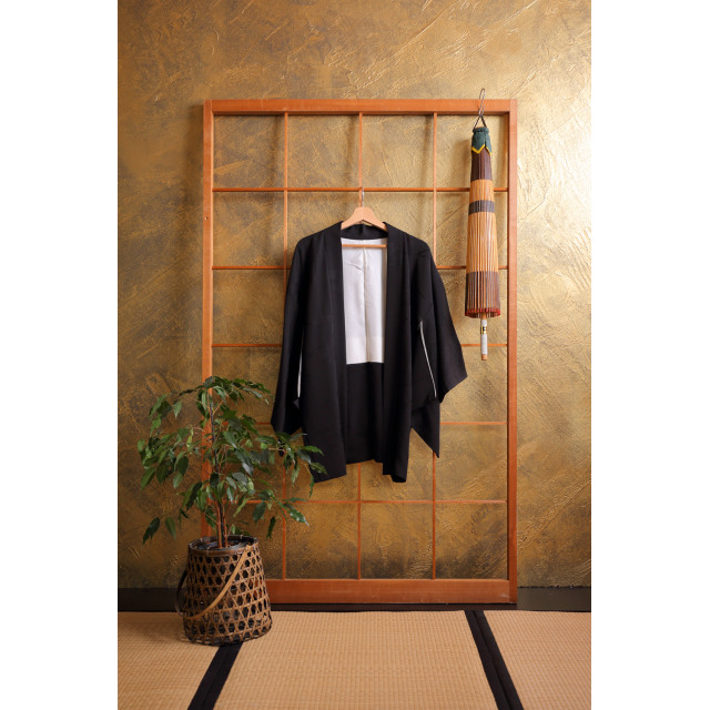 Musta haori pilvikuviolla #205