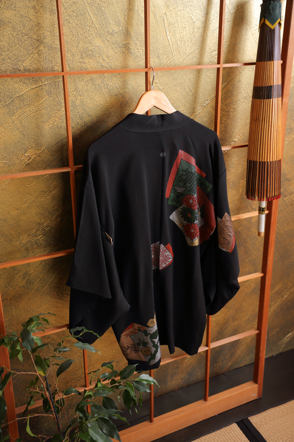 Musta haori retrohenkisillä neliöillä #206 - Image 3