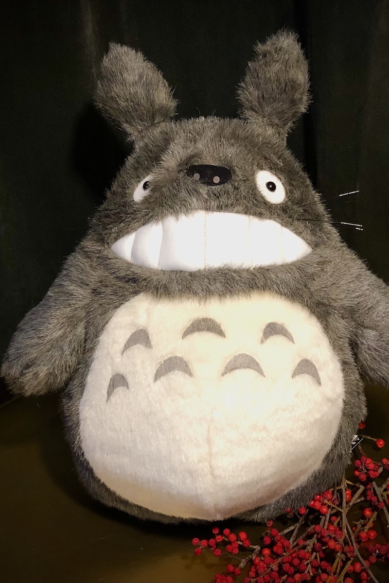Iso virnistävä Totoro 28 cm