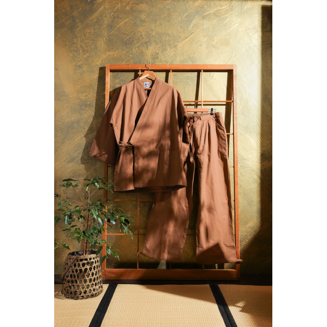 Vaaleanruskea XL samue-asu #580