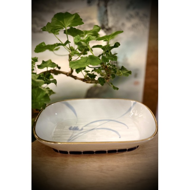 Sushilautanen sinisillä kukilla