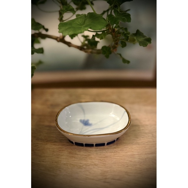 Soijakastikekulho sinisilllä kukilla