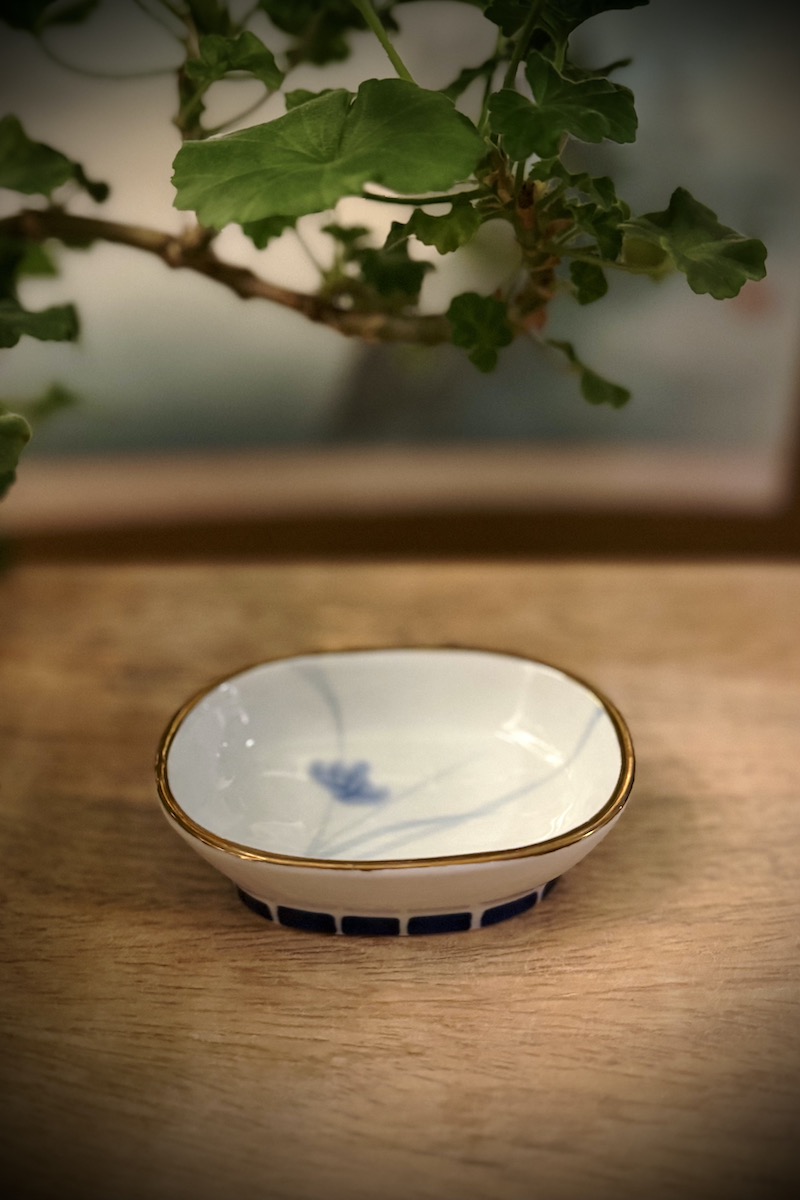 Soijakastikekulho sinisilllä kukilla