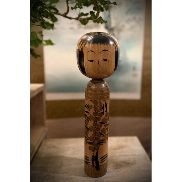 Elegantti kokeshi #821