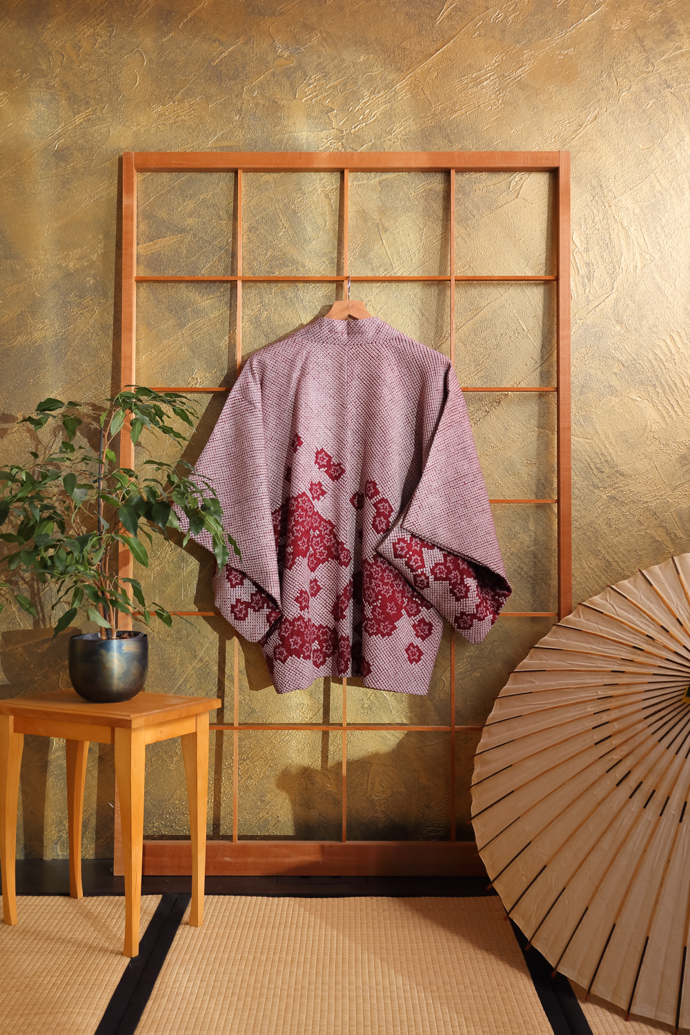 Viininpunainen solmuvärjätty haori vaahteranlehdillä #222 - Image 2