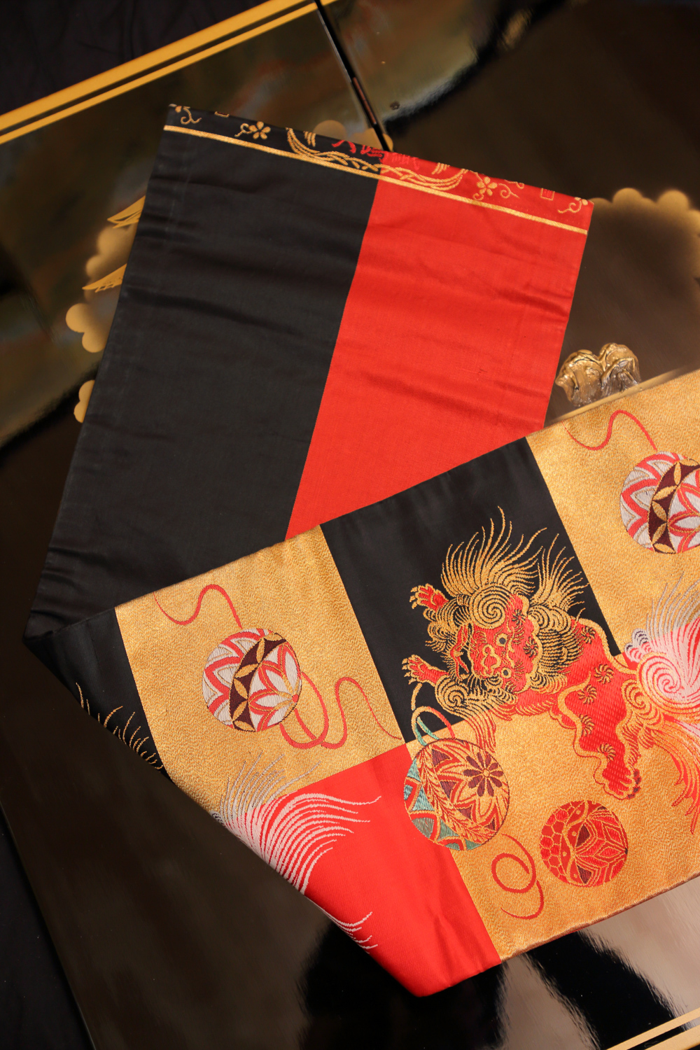 Puna-musta nagoya obi leikkivillä koiraleijonilla #626 - Image 4