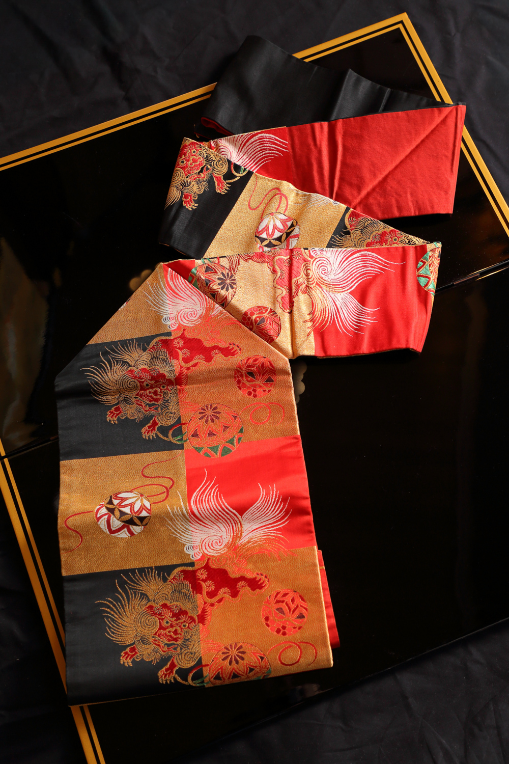 Puna-musta nagoya obi leikkivillä koiraleijonilla #626 - Image 3