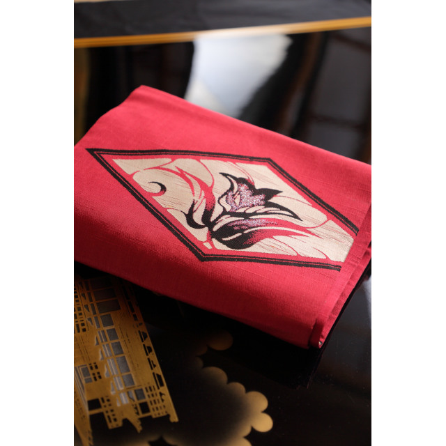 Karmiininpunainen nagoya obi kukkakuviolla #621