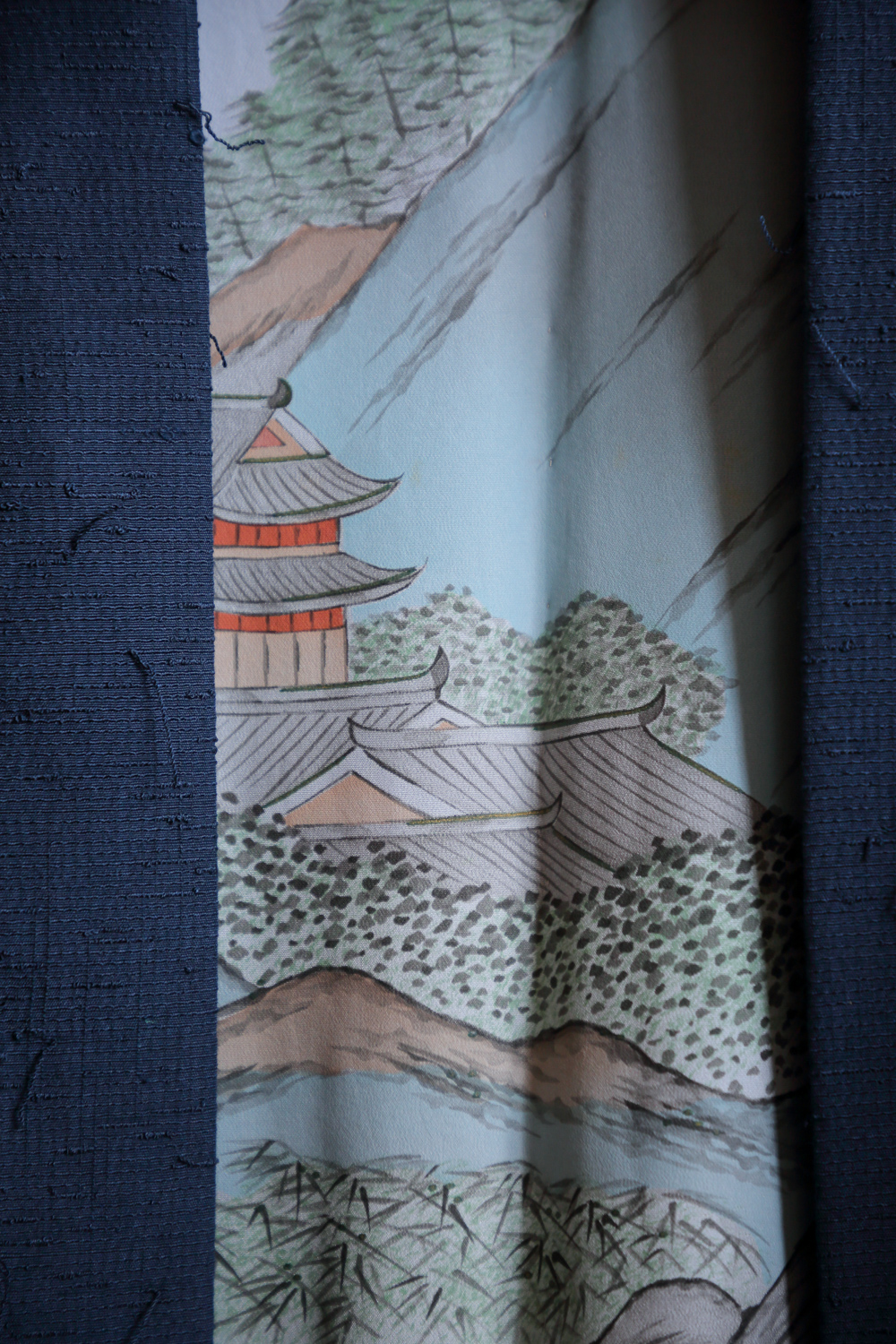 Tummansininen miesten haori temppelimaisemalla #244 - Image 6