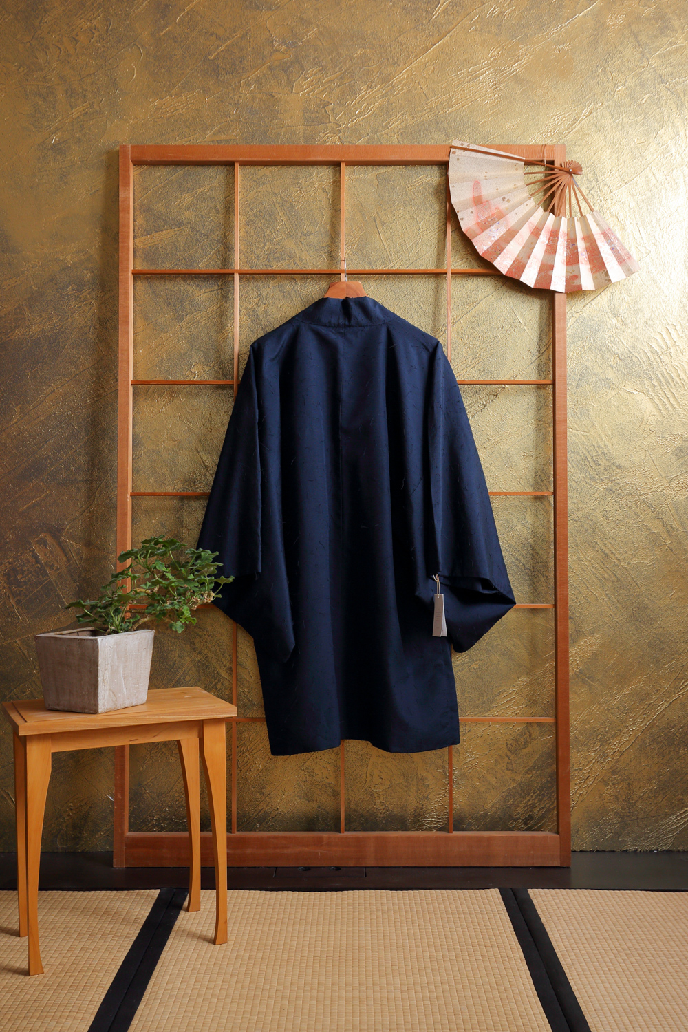 Tummansininen miesten haori temppelimaisemalla #244 - Image 2