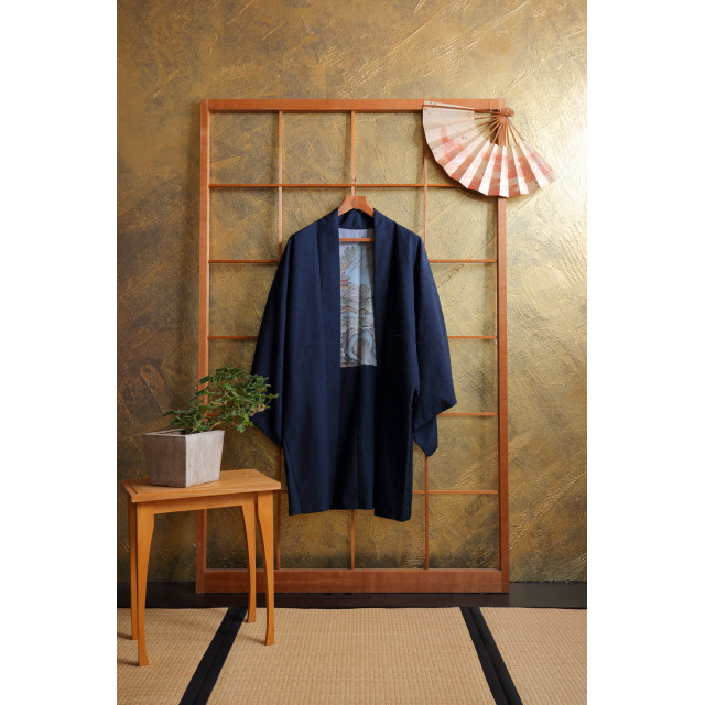 Tummansininen miesten haori temppelimaisemalla #244