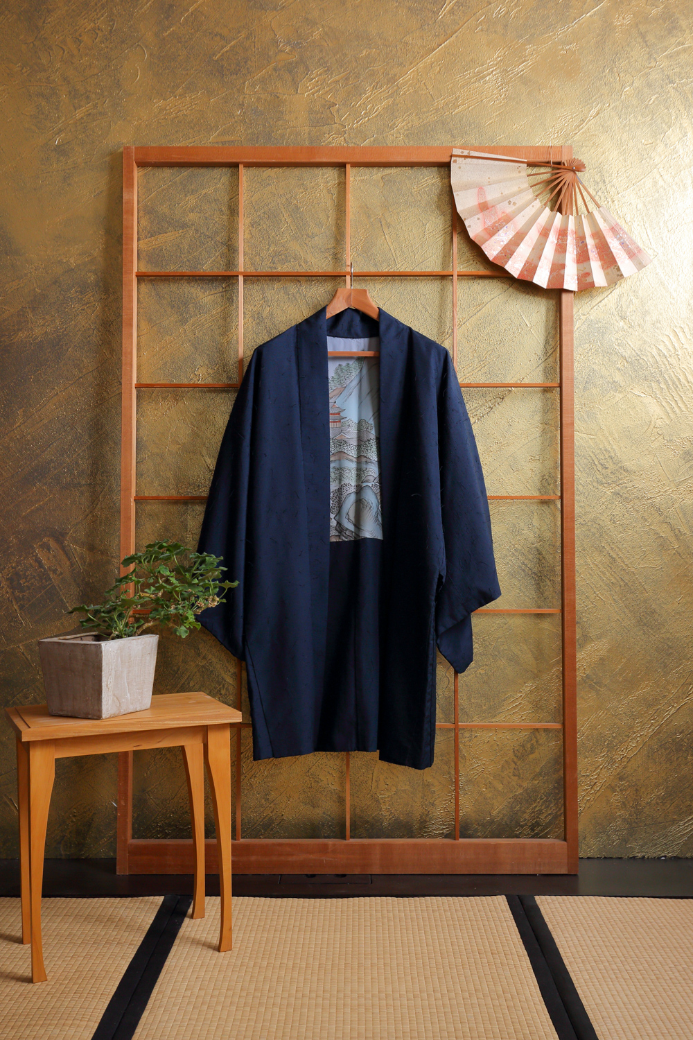 Tummansininen miesten haori temppelimaisemalla #244