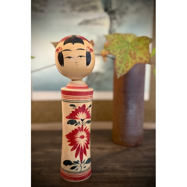 Päätään kallistava kokeshi #833