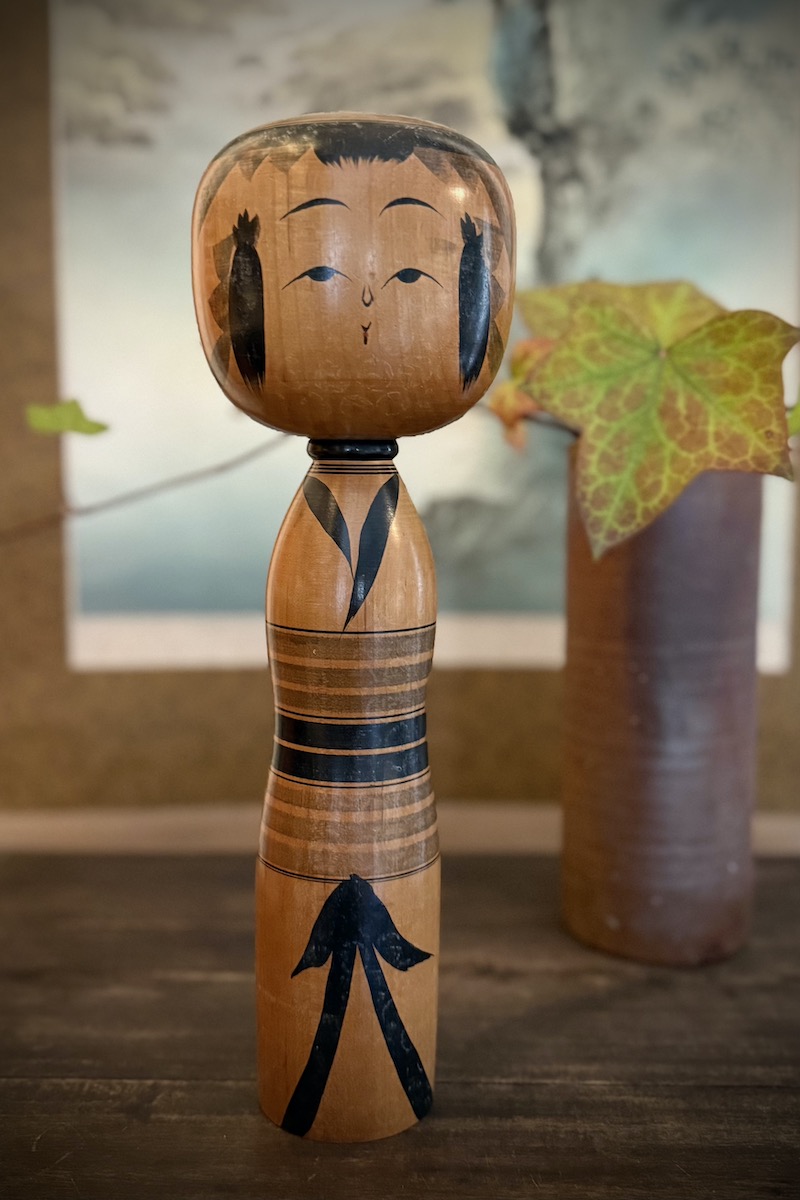 Yksivärinen kokeshi #830