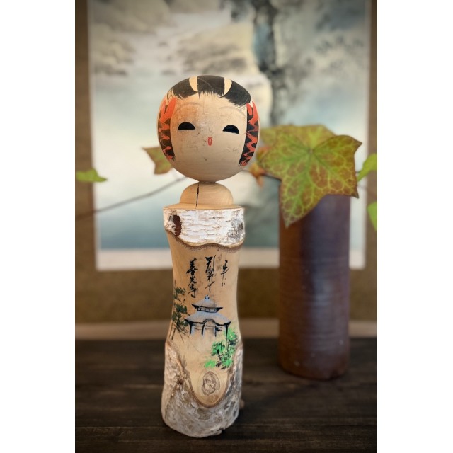 Naurava kokeshi #828