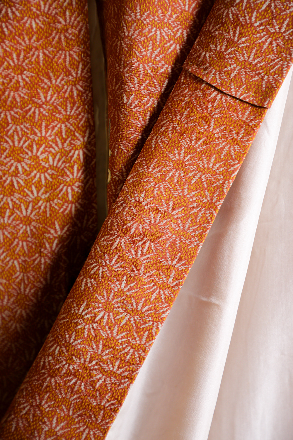 Punaruskea komon-kimono ruohokuviolla #513 - Image 4