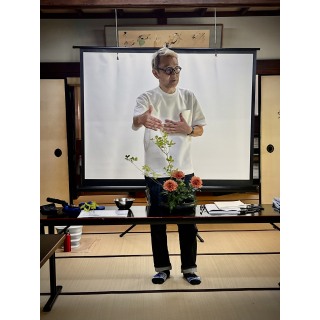 Foorakun ikebana-esitelmä